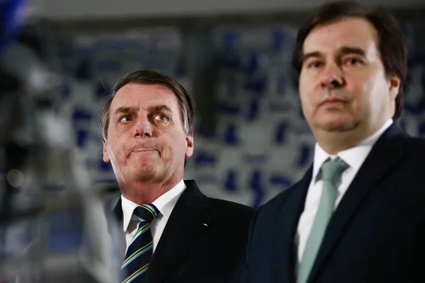 Bolsonaro entrega PL que dobra validade da CNH e do número de pontos