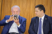 Presidente Luiz Inácio Lula da Silva (PT) e o presidente do Senado, Davi Alcolumbre (União-AP)