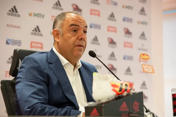 Marcos Braz, dirigente do Flamengo, agride homem em shopping no RJ