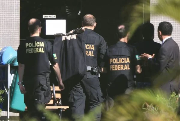 PF se mexe para se proteger na reforma administrativa