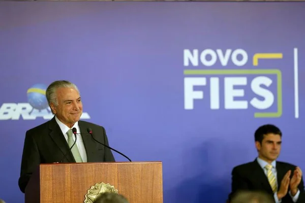 Temer sanciona alterações para o Fies
