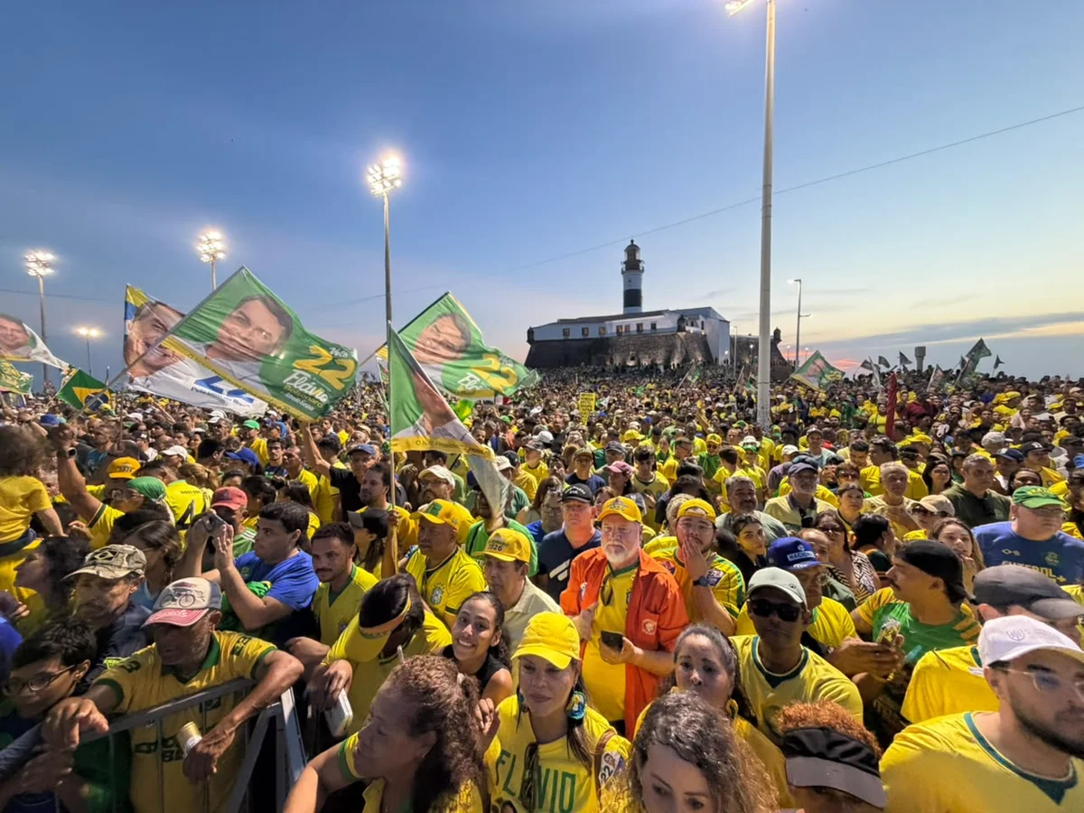 Flávio está acompanhado de seu vice, Alfredo Gaspar (PL) Flávio está acompanhado de seu vice, Alfredo Gaspar (PL)