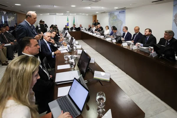 Bolsonaro e ministros se reúnem com TCU para discutir governança