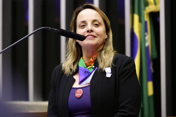 Filha de Lula lamenta adiamento de análise do pedido de liberdade