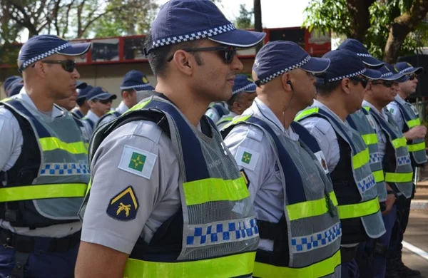 Mulher passa mal na 27ª DP e policial fica deitado à espera de socorro