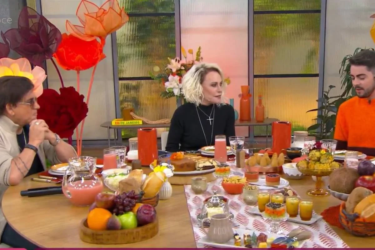 Chitãozinho com o filho Enrico ao lado de Ana Maria Braga