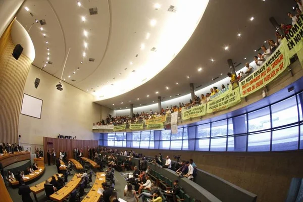 Adiada análise do veto de Rollemberg à eleição para administrações