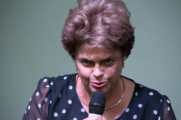 Objetivo do governo afastado é acobertamento, diz acusação na Comissão