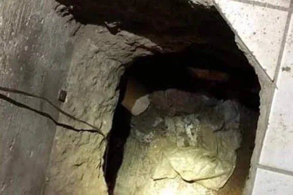 Túnel entre casas no México
