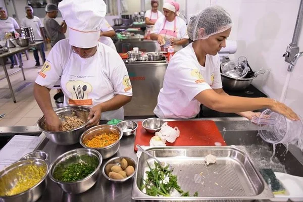 Merendeiras disputam, em Brasília, título de melhor receita do Brasil