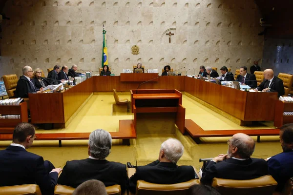 Maioria do STF vota contra foro para crimes de improbidade