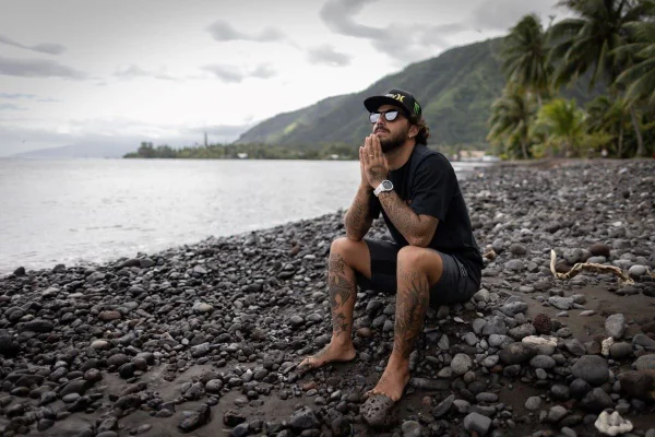 Filipe Toledo em praia