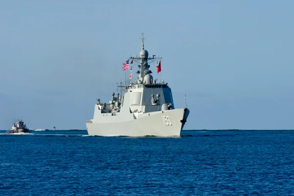 Imagem colorida de navio militar da China