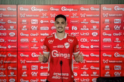 Enzo Bizzotto, filho do Fernandão, ídolo do Internacional e Goiás