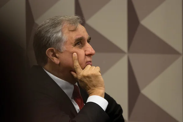 Izalci diz que só aceita ser ministro da Educação se tiver autonomia