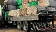 Droga estava em meio a carga contrabandeada de plástico Droga estava em meio a carga contrabandeada de plástico
