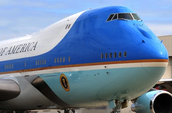 Com Trump a bordo, Air Force One tem pane elétrica e retorna à base