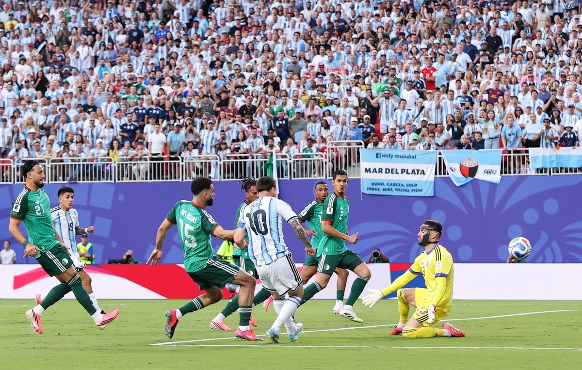 Argentina e Argélia se enfrentam pela Copa do Mundo Argentina e Argélia se enfrentam pela Copa do Mundo