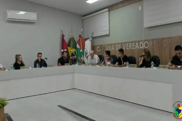 Imagem colorida, Vídeo: vereador de SC sobe o tom e chama colega de “piá pançudo” - Metrópoles