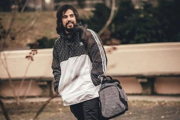 Compositor de Luan Santana grava clipe com artista internacional