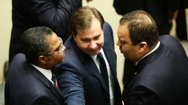 Juízes do Trabalho repudiam “críticas irresponsáveis” de Rodrigo Maia
