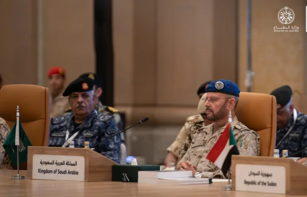 Imagem colorida mostra reunião na Arábia Saudita - Metrópoles