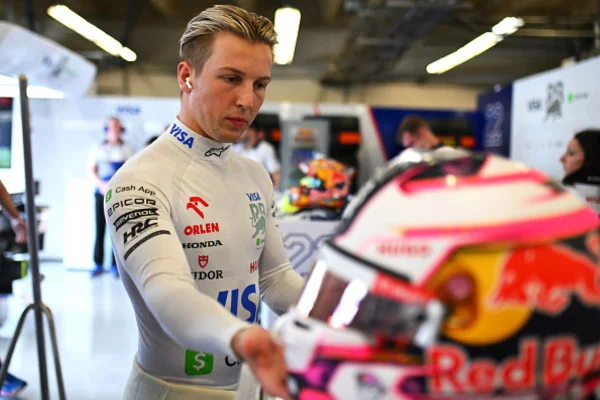 Imagem colorida de Liam Lawson, estreante na Racing Bulls - Metrópoles