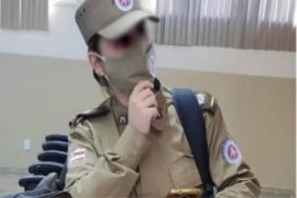 Jovem finge ser policial para “dar orgulho à família” e acaba presa