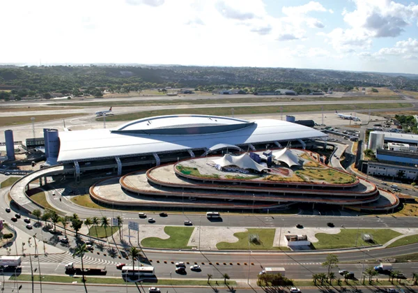 Engenheiro é detido no Aeroporto do Guararapes (PE) suspeito de ato obsceno em avião