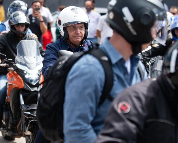 Presidente Jair Bolsonaro faz revisão em sua moto na concessionária Freedom do sia, na manhã desse sábado (30/1).
