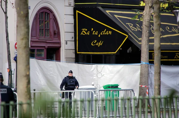 Polícia identifica três dos sete homens-bomba que atacaram Paris. Eles são franceses. Veja novos vídeos