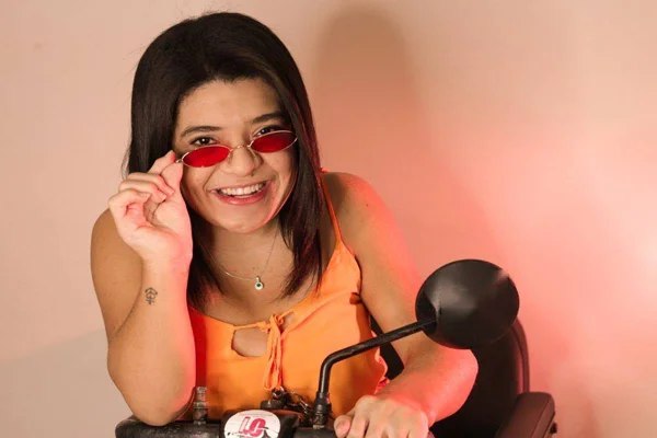 Após ataques, Pequena Lo desabafa: “Aceite o sucesso dos outros”