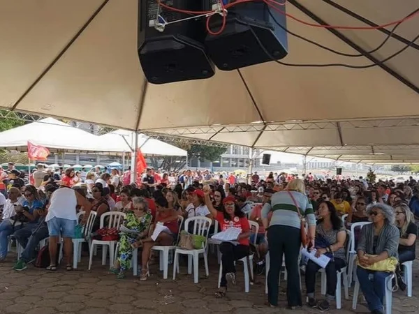 Professores do DF aprovam pautas que serão entregues aos buritizáveis