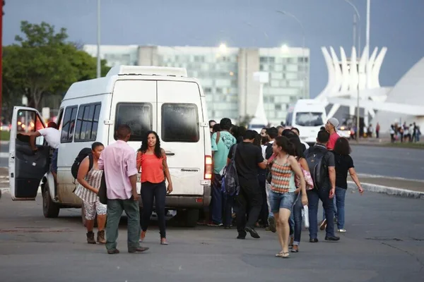 PMs são presos acusados de integrar esquema de transporte pirata