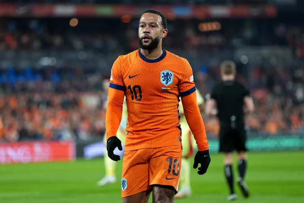 Foto colorida de Memphis Depay - Metrópoles