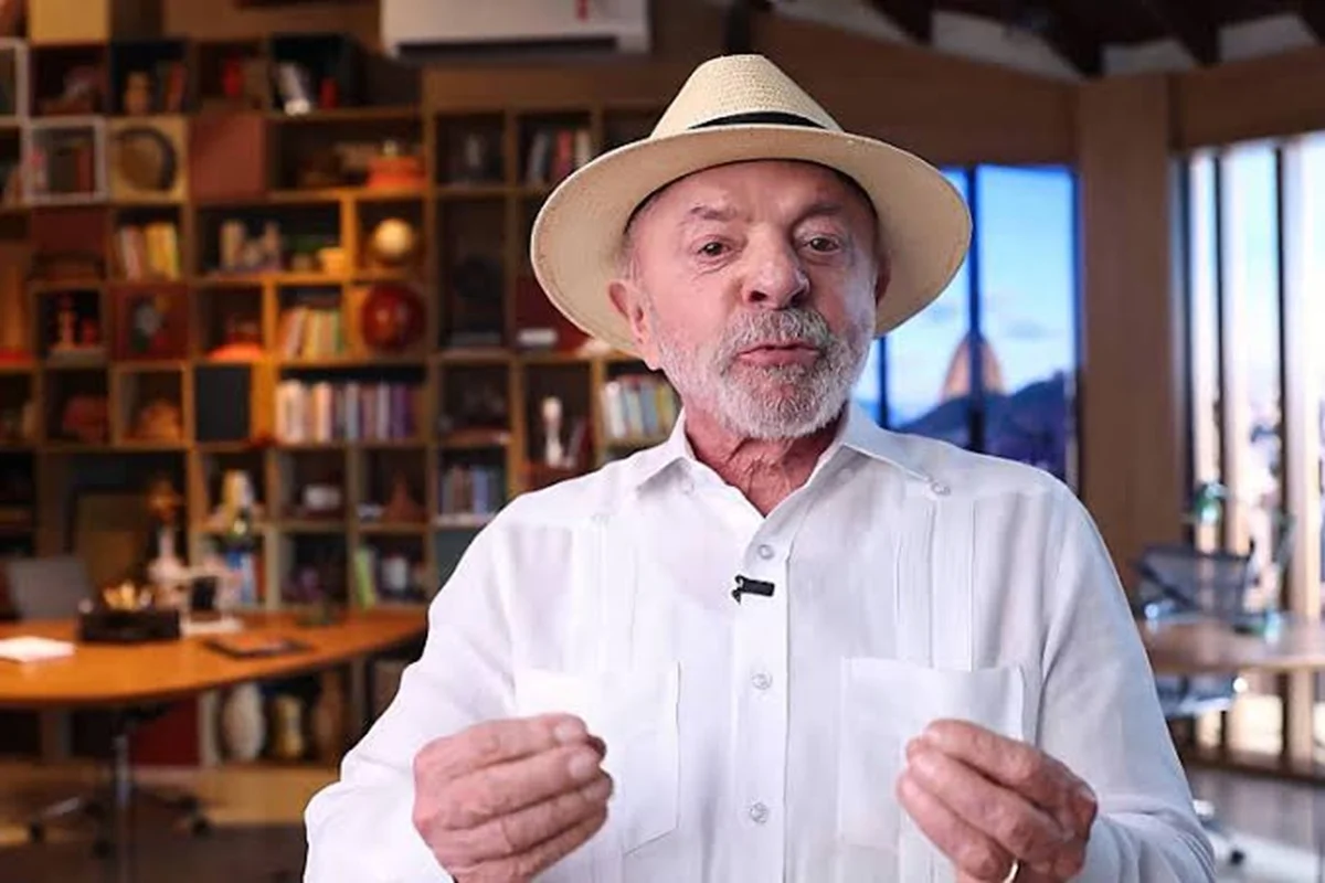 Lula vai aparecer no horário eleitoral com livros que leu na prisão - imagem 1 Lula vai aparecer no horário eleitoral com livros que leu na prisão - imagem 1