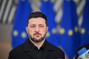O presidente ucraniano Volodymyr Zelenskyy fala com a imprensa antes da cúpula da União Europeia, na Bélgica