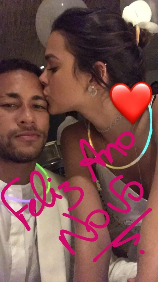Bruna Marquezine afirma já ter beijado uma menina - imagem 10 Bruna Marquezine afirma já ter beijado uma menina - imagem 10