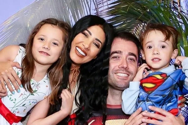 Fotos. Sempre discreta, Simaria dá festão de aniversário para filha