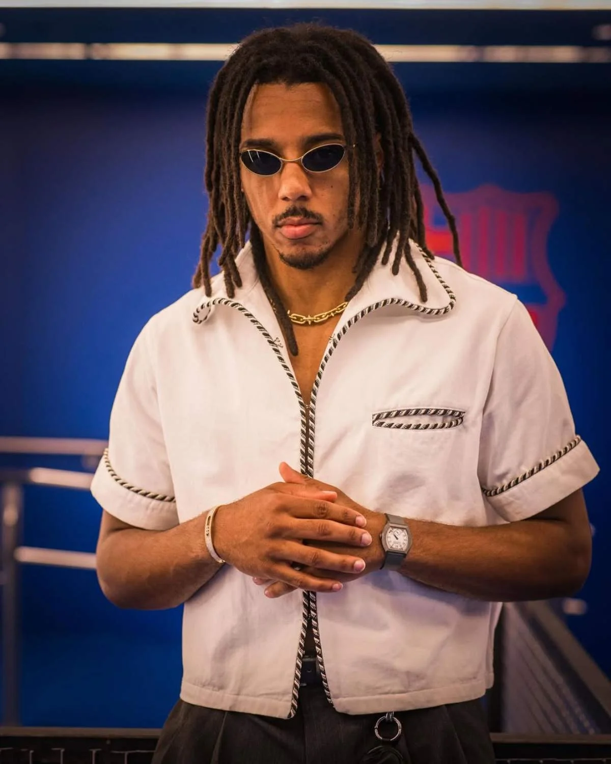 Nas redes, compartilha registros de seus looks Nas redes, compartilha registros de seus looks