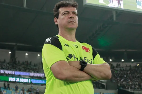 Treinador Fernando Diniz em jogo pelo Vasco da Gama em 2025