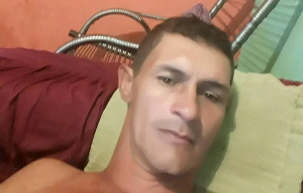 “Me deixou sozinha”, diz esposa de homem morto a facadas em bar do DF