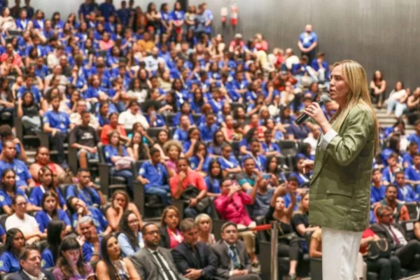 Programa Jovem Candango convoca mais 838 selecionados para atuar no GDF, Celina Leão