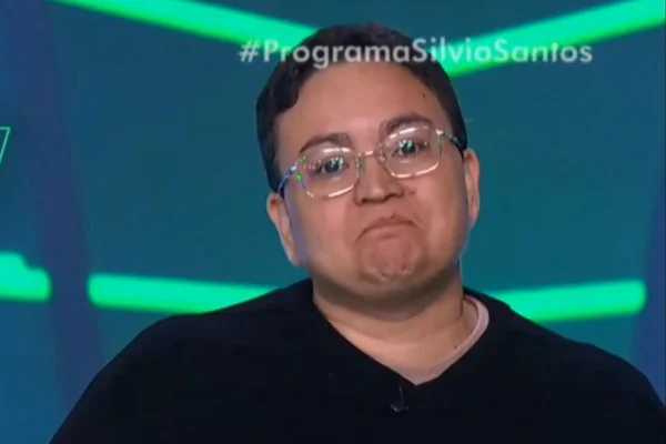 No Show do Milhão desse domingo (10/5), a participante Sandra não soube responder de quem era o bordão “beijinho, beijinho, tchau, tchau” - Metrópoles
