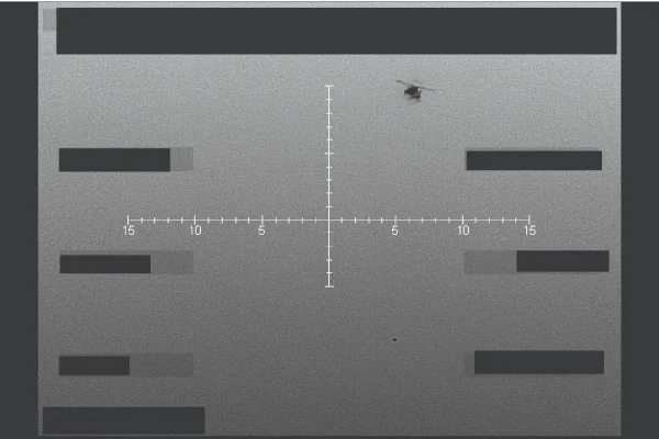 Imagem estática infravermelha (preta quente) capturada de um objeto não identificado abaixo de um helicóptero sobre o oeste dos Estados Unidos em setembro de 2025.