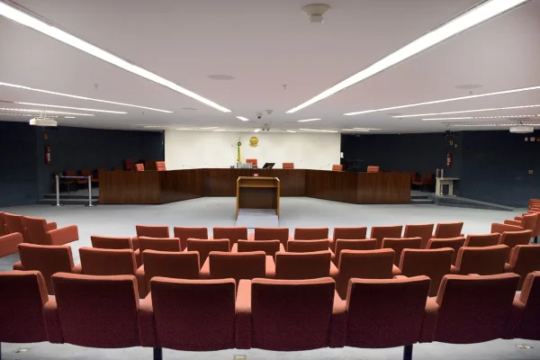 Imagem colorida da Primeira Turma do STF