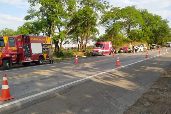 Acidente no Entorno do DF envolvendo três carros deixa sete mortos