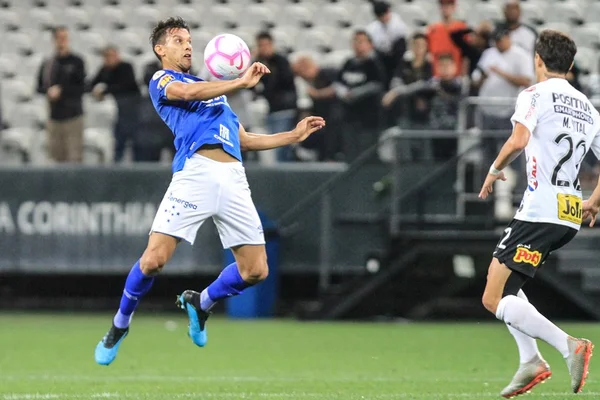 Cruzeiro bate Corinthians de virada e deixa o Z4 do Brasileirão