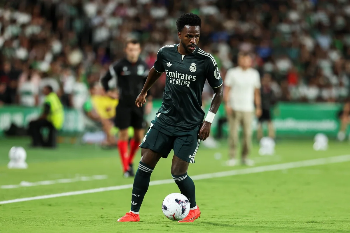 Vini Jr. na partida entre Real Madrid e Elche Vini Jr. na partida entre Real Madrid e Elche