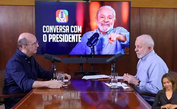 Imagem colorida de Lula no programa Conversa com o presidente